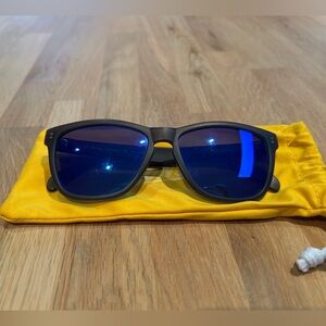 Sunski Headland sunglasses, gray with blue lenses